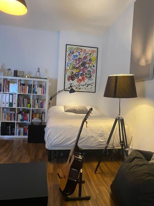 Central And Cozy 33q Apartment Köln